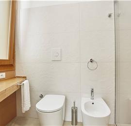 4 bedroom villa with pool, Castellammare del Golfo, sleeps 8-9